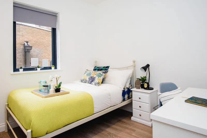 Flat D, 25 Lister Gate - Luxury 3 Bed City Centre Apartment - Thumbnail 7